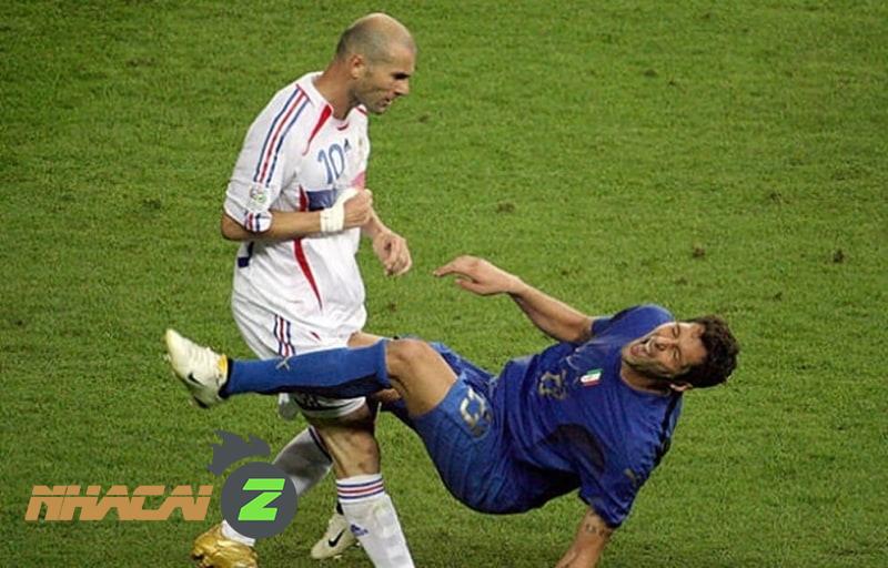 Zidane húc Materazzi