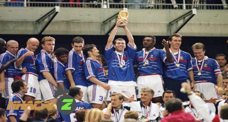 Quá trình chạm tay đến cúp vàng của đội tuyển Pháp